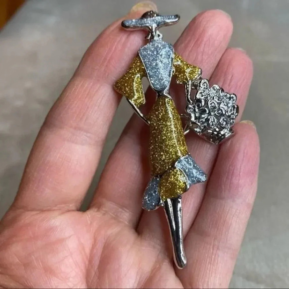 Lady with Bag Brooches Women - Picture 3 of 11